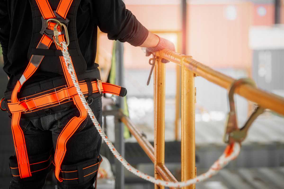 15 Best Safety Harness Brands For Roofing Professionals